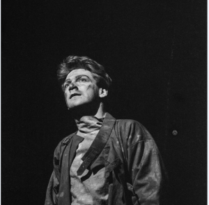 1.Kenneth Branagh in Henry V (1984). Joe Cocks Studio Collection © Shakespeare Birthplace Trust